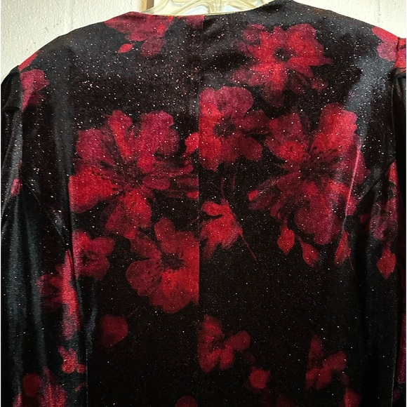 R&K evening jacket. Vintage has shoulder pads. Velour feel. Shiny w/gold accents - Picture 4 of 5